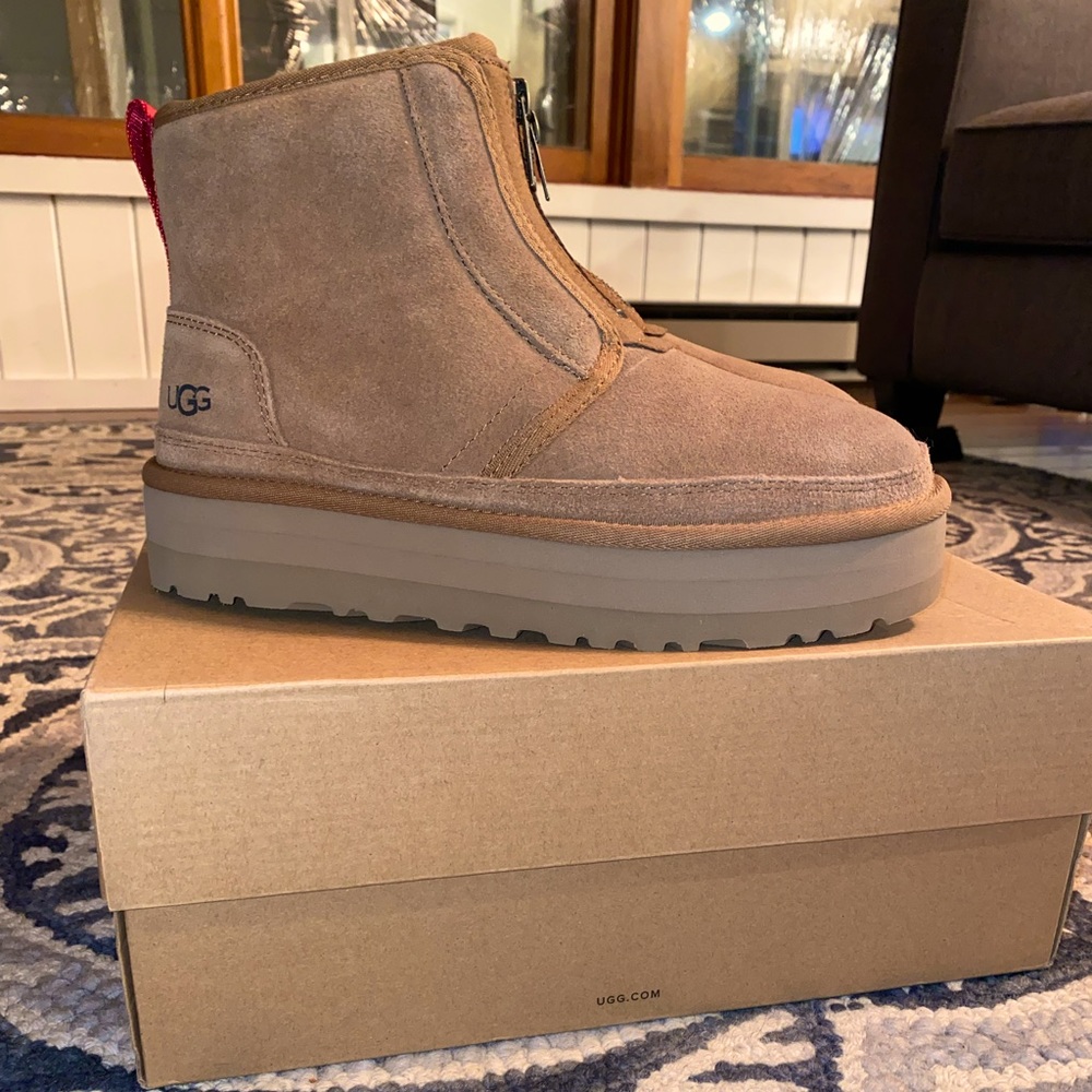 NWT UGG Neumel Platform Zip Suede Boots Chestnut Women’s Size 8